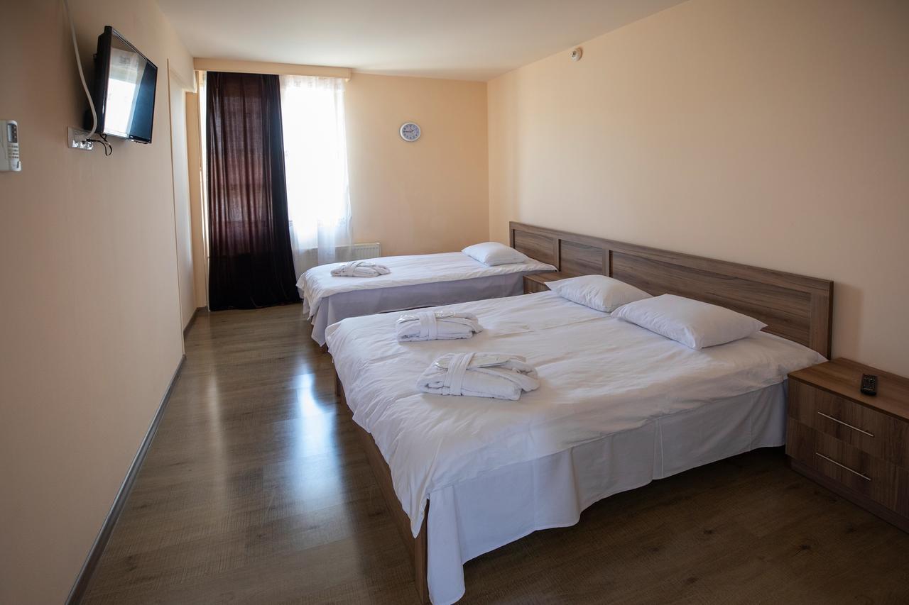 Leader Hotel Gori Exterior photo