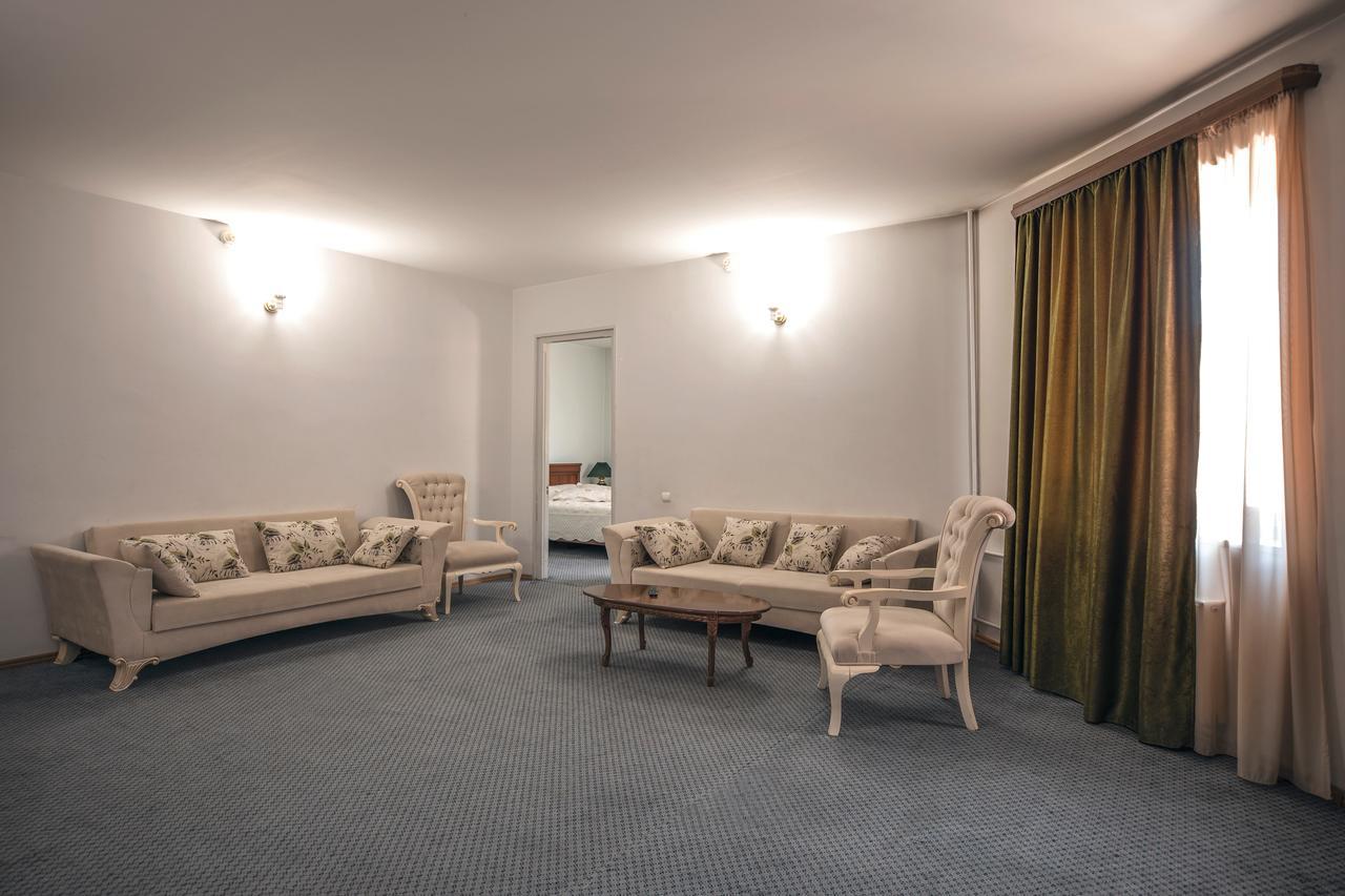 Leader Hotel Gori Exterior photo